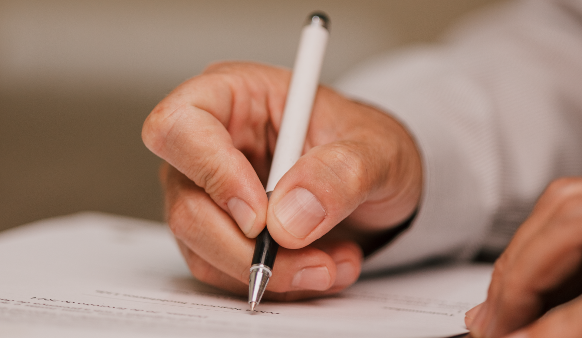 Contrato de compra e venda de imóvel: o que você precisa verificar antes de assinar